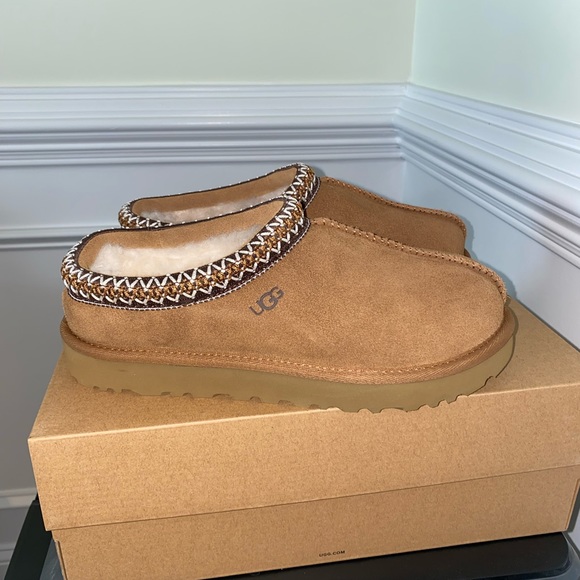 BRAND NEW IN BOX UGG Tasman Slipper. Ships out same or next day! - Picture 4 of 15